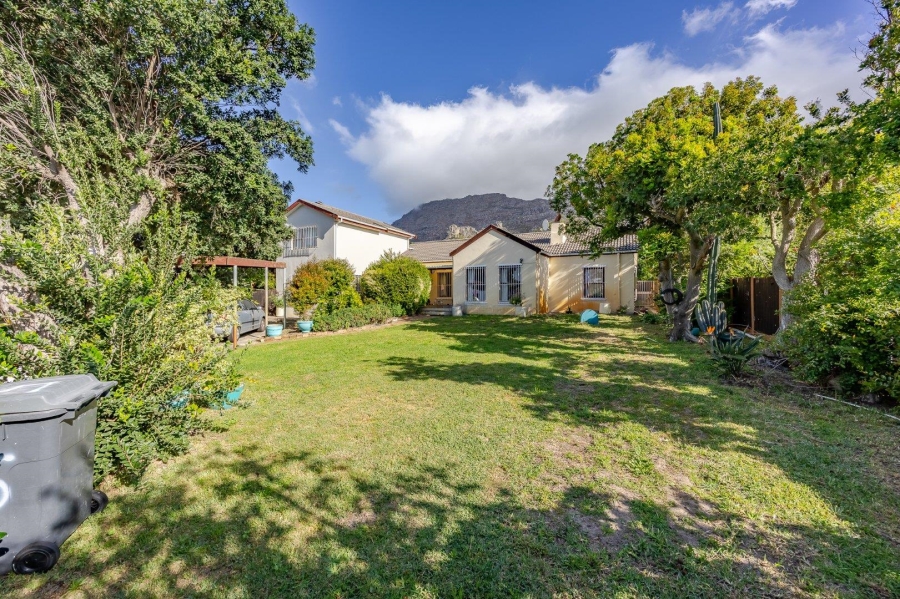 8 Bedroom Property for Sale in Lakeside Western Cape